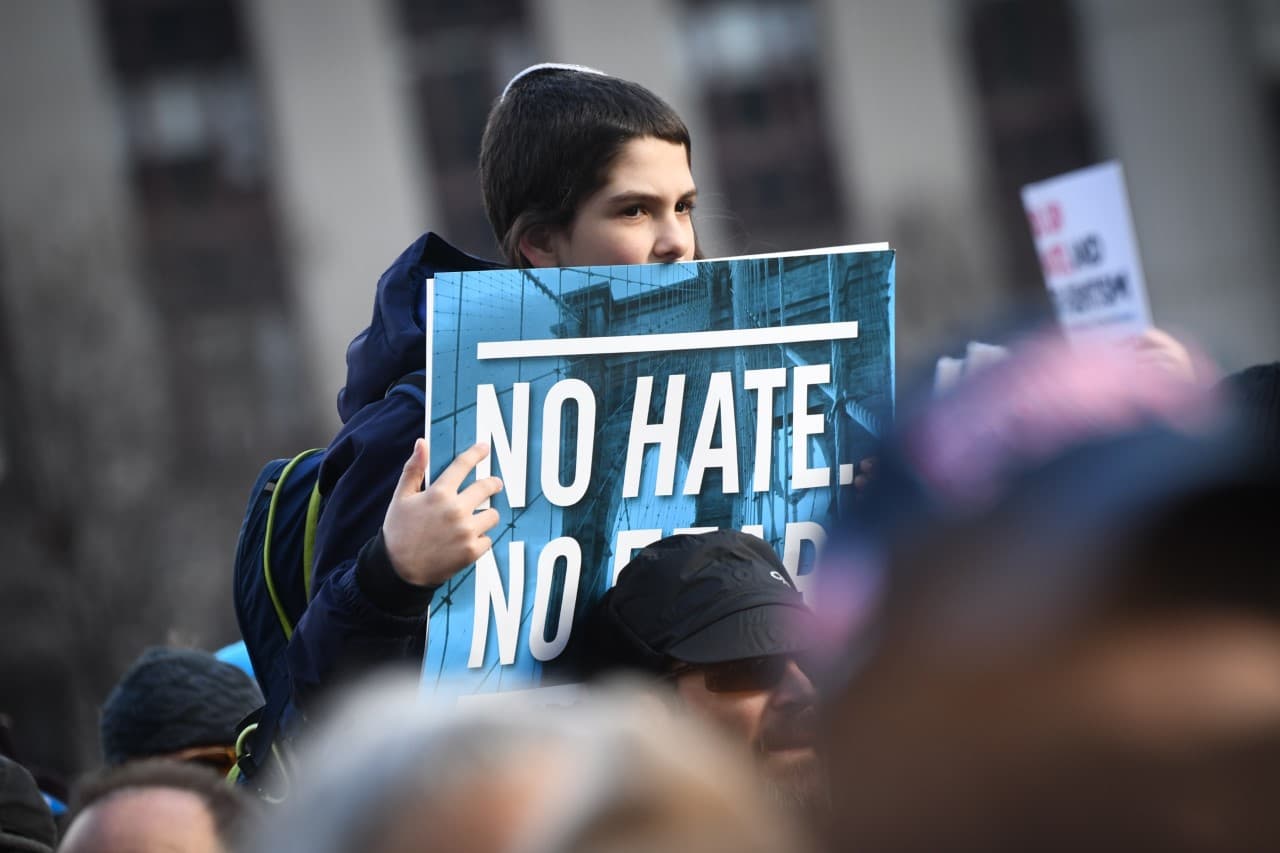 Former Mayor Bill de Blasio and First Lady Chirlane McCray join thousands of participants in the March Against Anti-Semitism on the Brooklyn Bridge on Sunday, January 5, 2020.